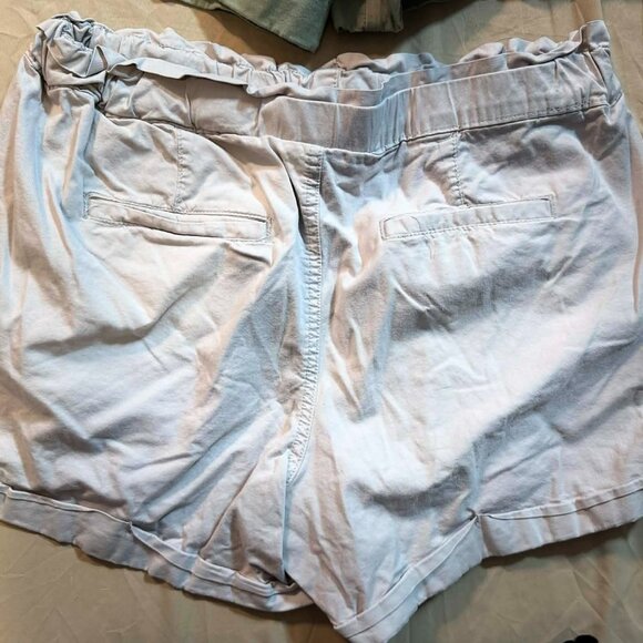 THREE pairs mixed brands Khaki Cargo-Style Shorts SM/MED (Black, olive and tan) - Picture 7 of 16